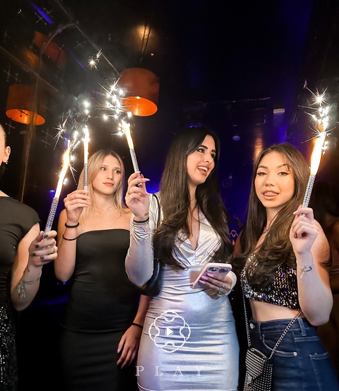 Play Club Milan pretty blonde brunette girls talking partying mini dresses guest list