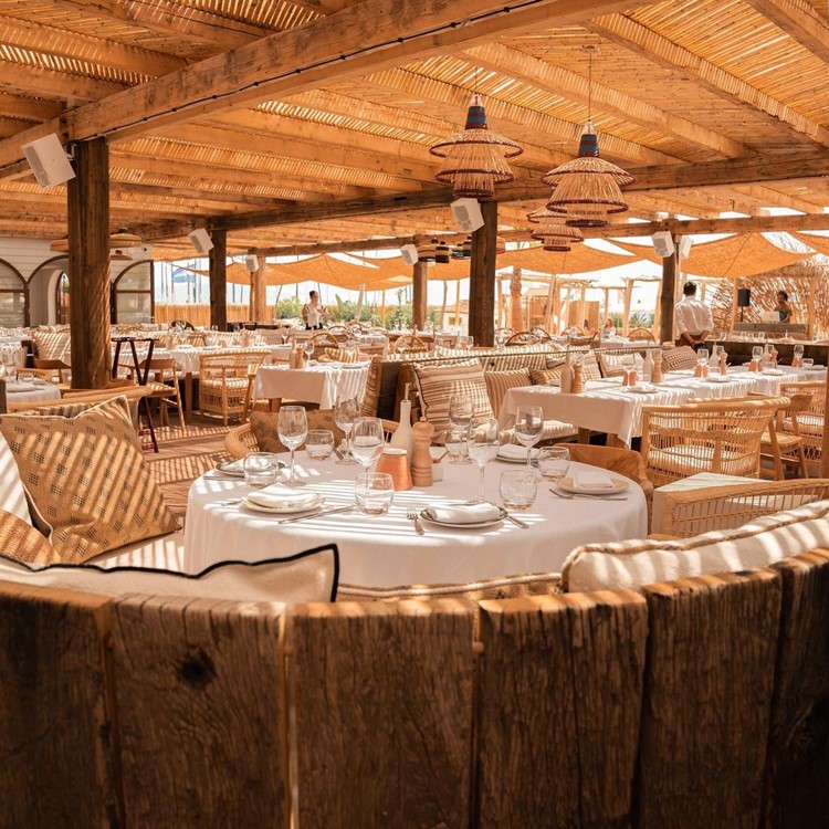 Playa Chica beach club Cannes lunch dinner restaurant parties live dj music fun book your table