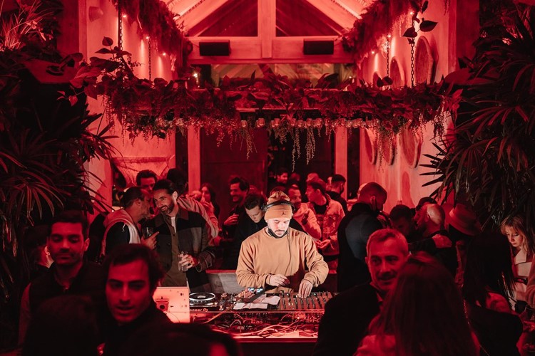 Playa Padre beach club in Marbella live music dj fun nightout dance house event 