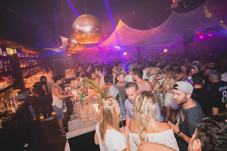 Plaza Klub nightclub Zurich big party event crowd dancing