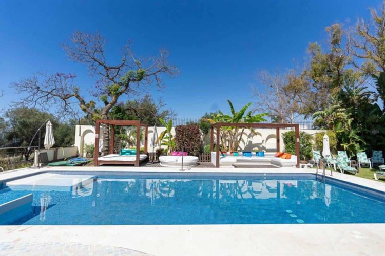 Party at Pool Party VIP nightclub in Marbella. Find promoters for guest list in Clubbable