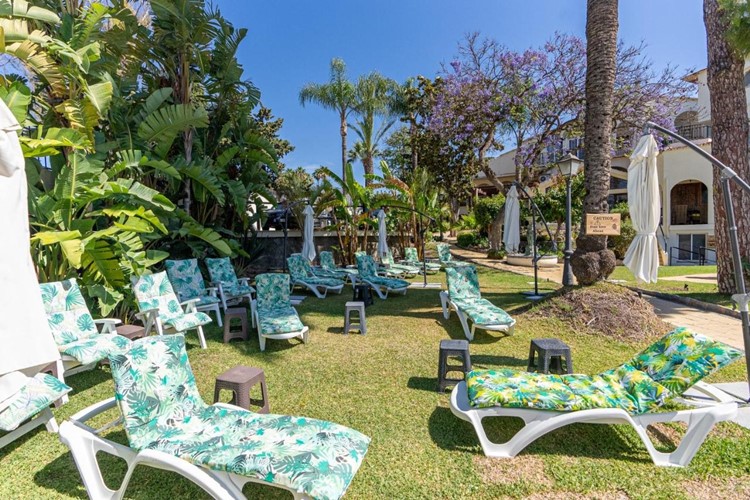 Party at Pool Party VIP nightclub in Marbella. Find promoters for guest list in Clubbable