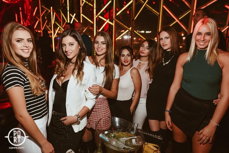 Port by Community nightclub Belgrade sexy blonde girls table booking drinks alcohol champagne vodka gin rum have fun all night luxury cocktails drinks