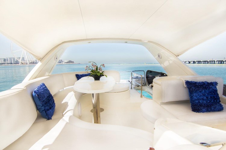 Private boat Dubai rental speed boat average big size