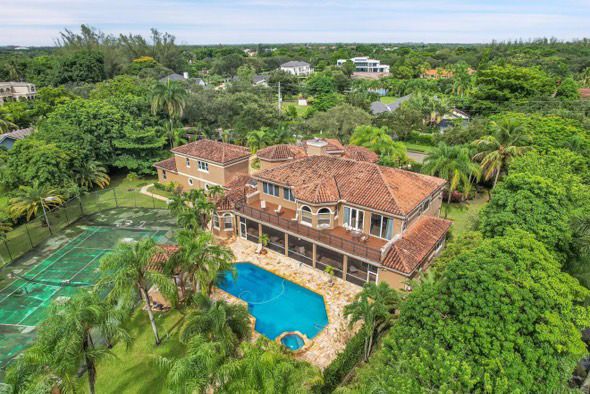 Soirée dans la boîte Private Mansion VIP à Miami. Trouvez des promoteurs pour la liste des invités sur Clubbable