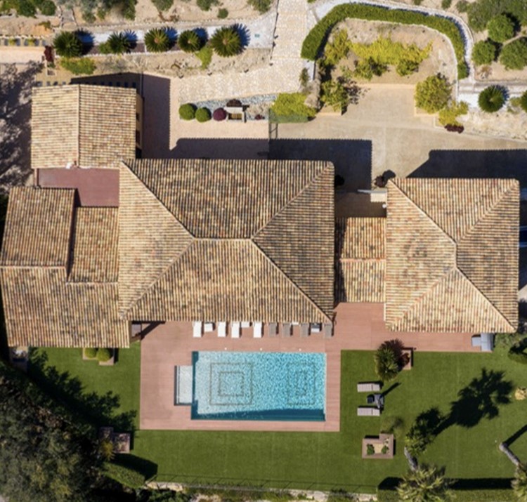 VILLAAZURA