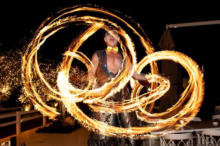 Profumo Spazio Sensoriale Rome club show acrobat juggling with fire show must see circus event 
