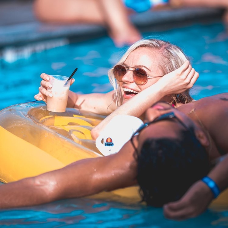 Profundo club NYC nightclub day clubbing girls blonde dress code fun