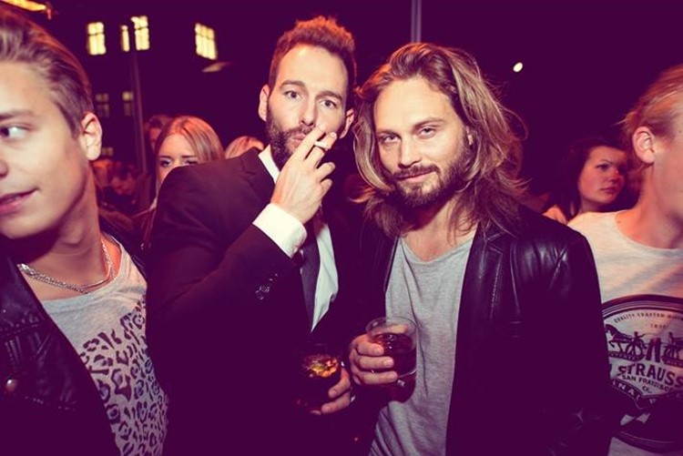 Push nightclub Gothenburg guys smoking