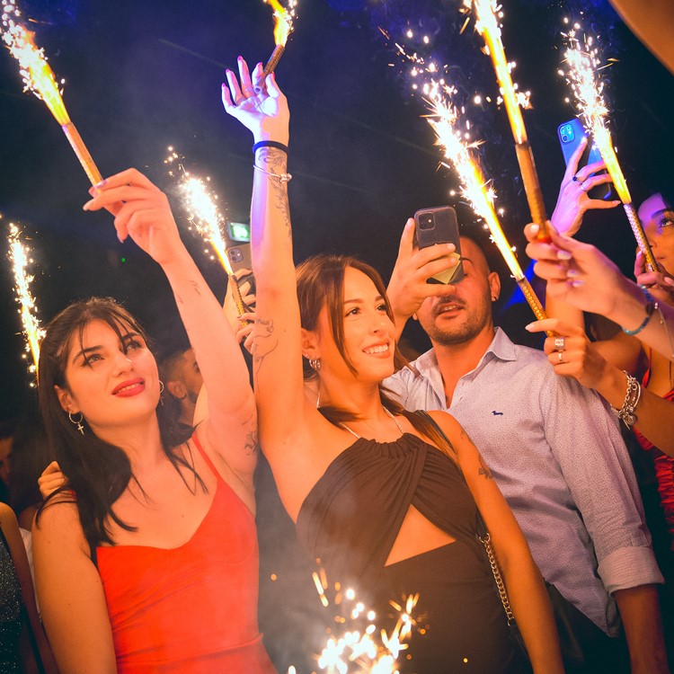 Republic club Milan fun nightout vip table booking bottle parade alochol 