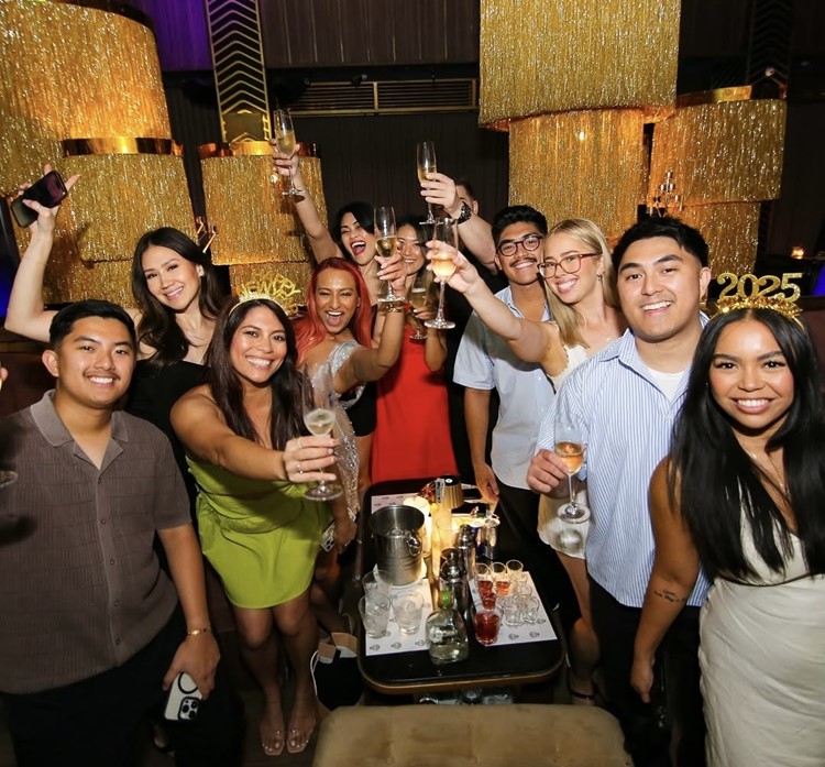 Soirée dans la boîte Revel At The Palace VIP à Manila. Trouvez des promoteurs pour la liste des invités sur Clubbable