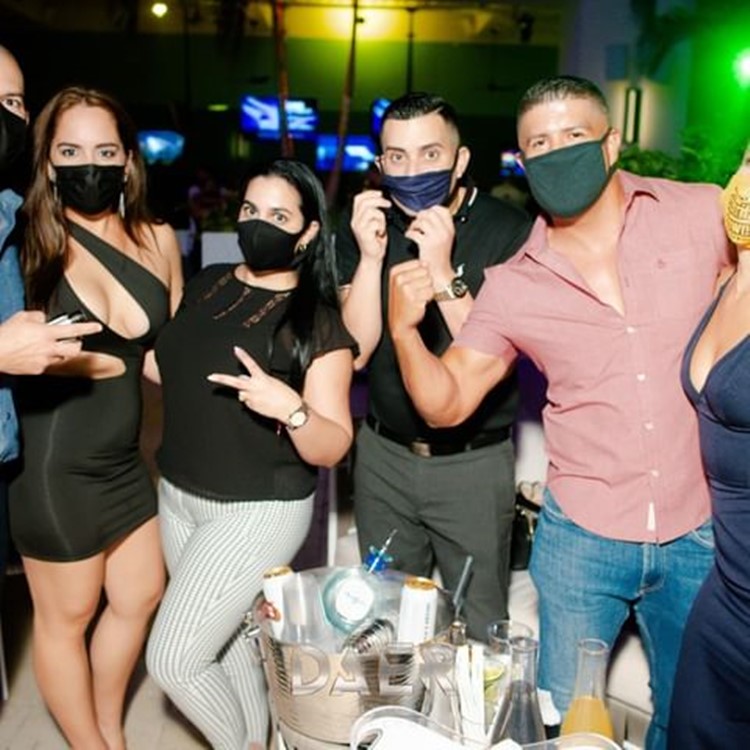 Rooftop Live club Miami group friends couples guys girls