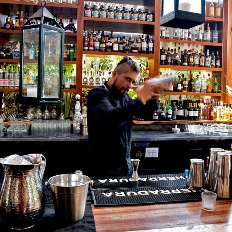 RosaNegra Tulumn club restaurant bartender cocktails alcohol drinks book table now