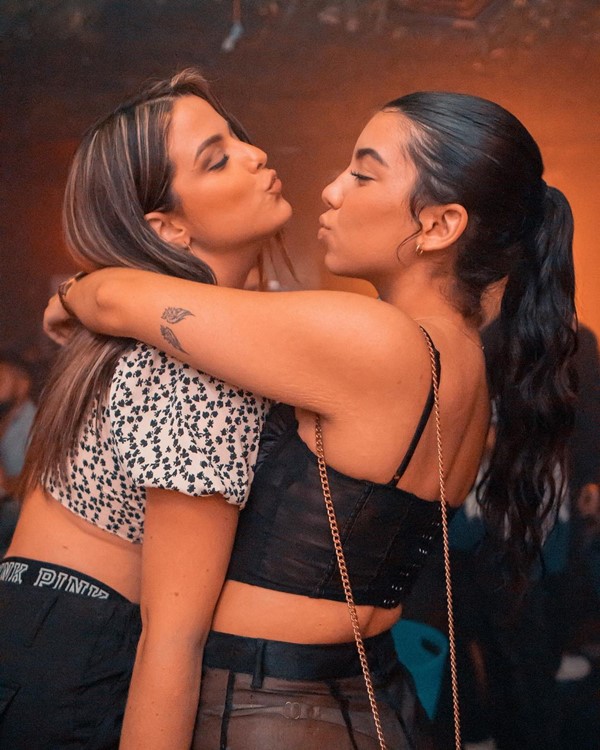 Rosario nightclub Miami girls have fun guest list dress code