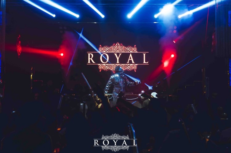 Soirée dans la boîte Royal VIP à Manila. Trouvez des promoteurs pour la liste des invités sur Clubbable