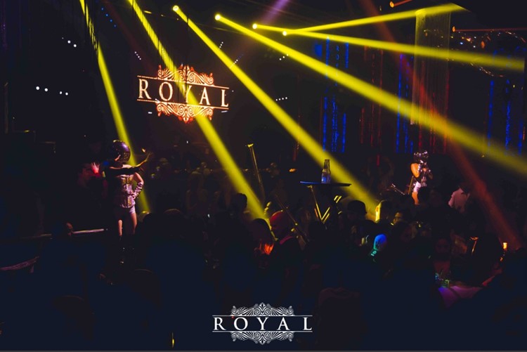 Soirée dans la boîte Royal VIP à Manila. Trouvez des promoteurs pour la liste des invités sur Clubbable