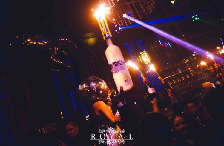 Soirée dans la boîte Royal VIP à Manila. Trouvez des promoteurs pour la liste des invités sur Clubbable