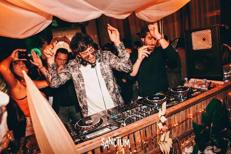 Sanctum club Paris terrace open area go out today tonight where to have fun pandemic