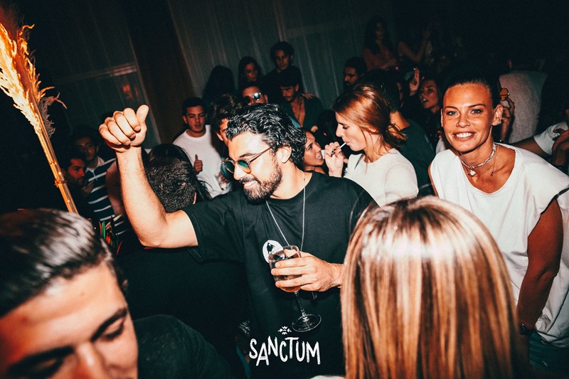 Sanctum club Paris party all day nightclub cocktails drinks music dj live dance all night techno deep house