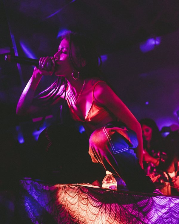 Schimanski New York club live singer artist famous celebrity singing go out tonight best events