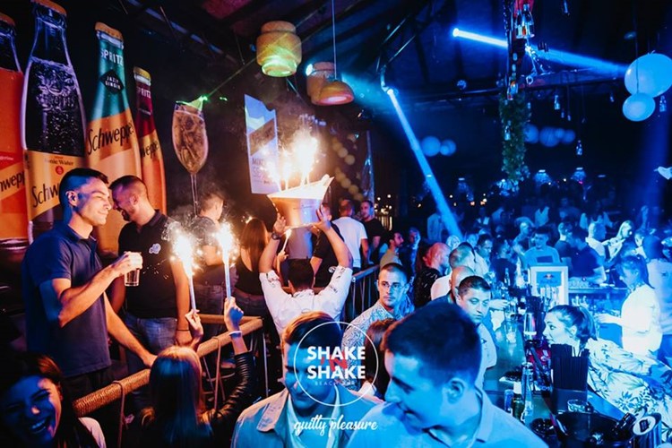 Shake n Shake nightclub Belgrade table reservation service alcohol bottles celebration fun party dance music