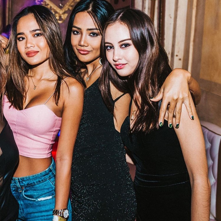 Shari Vari Playhouse club Rome guest list girls table booking birthday bachelor hen celebration reserve package dress code fun parties