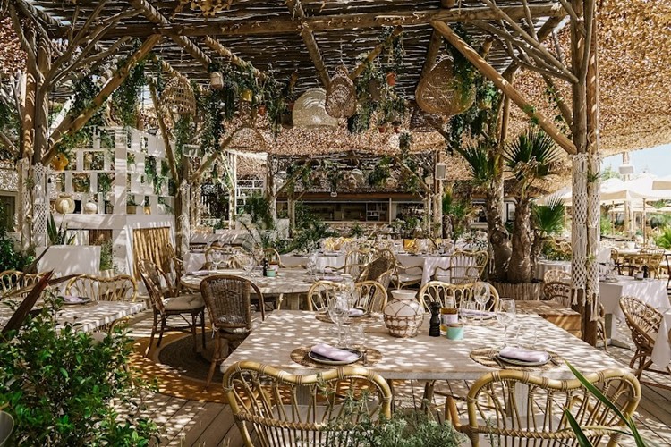 Party at Shellona VIP nightclub in St Tropez. Find promoters for guest list in Clubbable