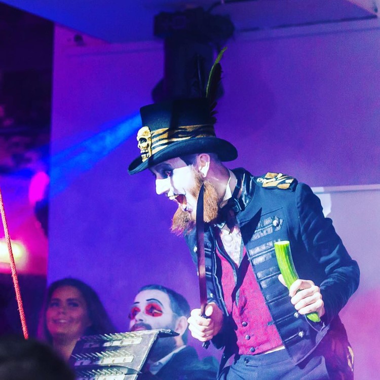 Sirkus Club nightclub Oslo actor clown costume party show