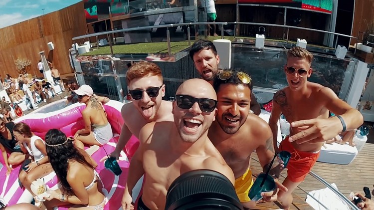 Sisu dayclub Marbella group of boys having fun