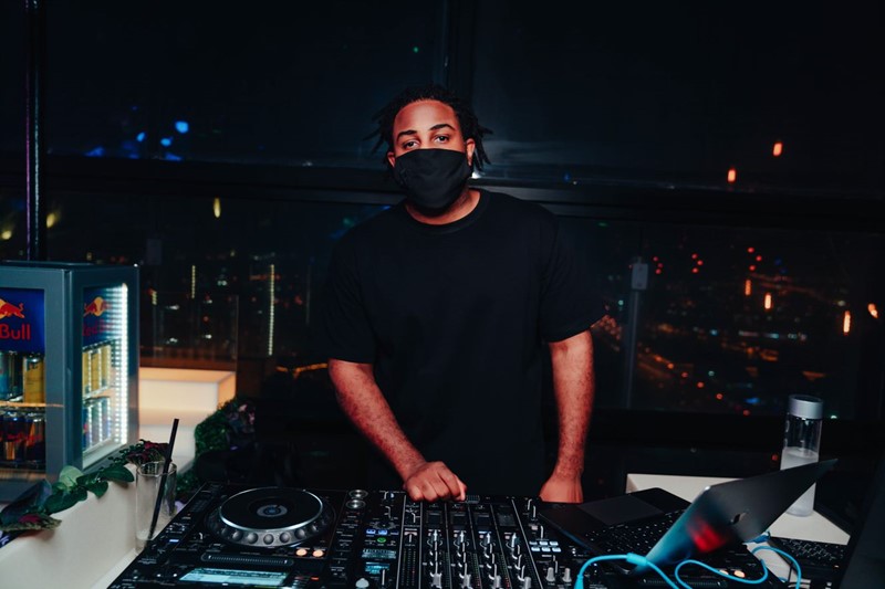 Sky 5 Dubai nightclub club fun girls ladies nightout party drinks alochol 