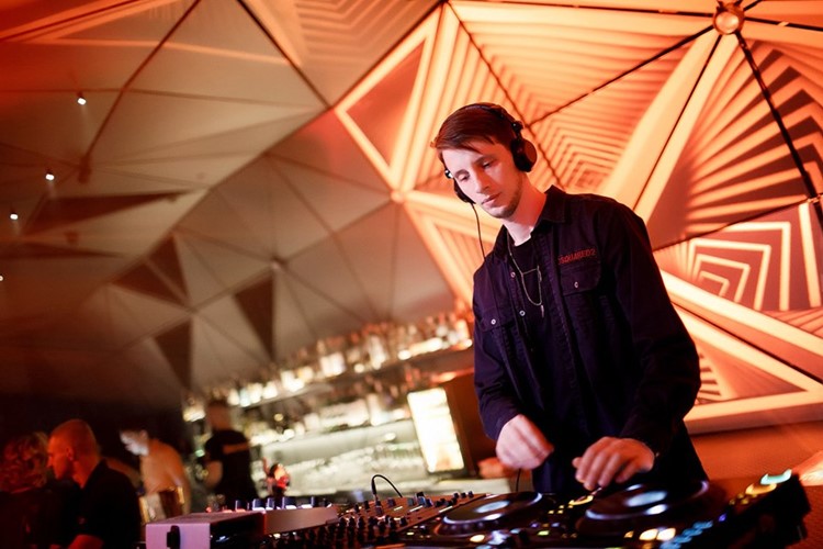 SkyBar nightclub Kiev dj mixing music people crowd dancing live show lights mix