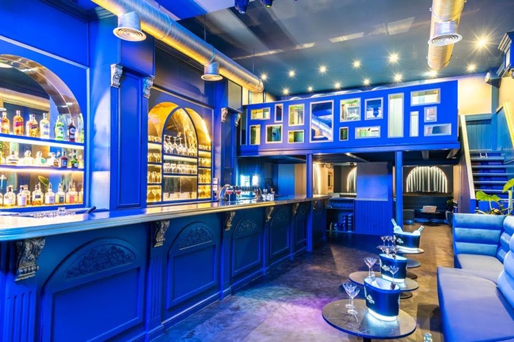 Soirée dans la boîte Skyfall VIP à Cannes. Trouvez des promoteurs pour la liste des invités sur Clubbable