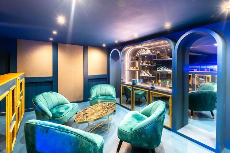 Soirée dans la boîte Skyfall VIP à Cannes. Trouvez des promoteurs pour la liste des invités sur Clubbable