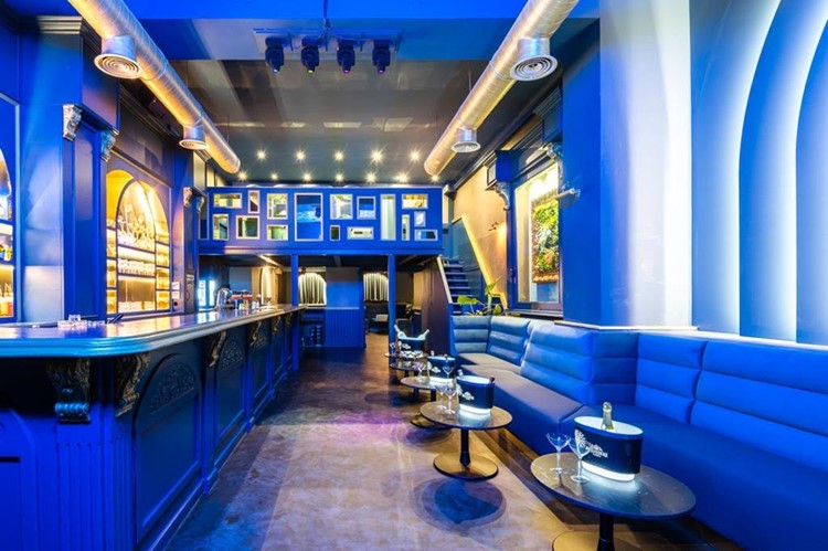 Soirée dans la boîte Skyfall VIP à Cannes. Trouvez des promoteurs pour la liste des invités sur Clubbable