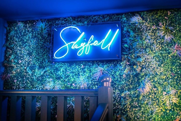 Soirée dans la boîte Skyfall VIP à Cannes. Trouvez des promoteurs pour la liste des invités sur Clubbable