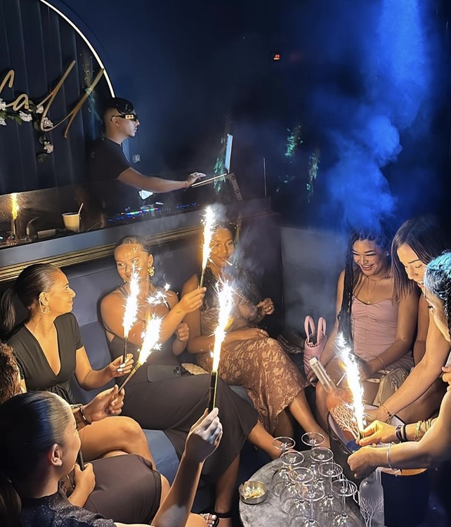 Soirée dans la boîte Skyfall VIP à Cannes. Trouvez des promoteurs pour la liste des invités sur Clubbable