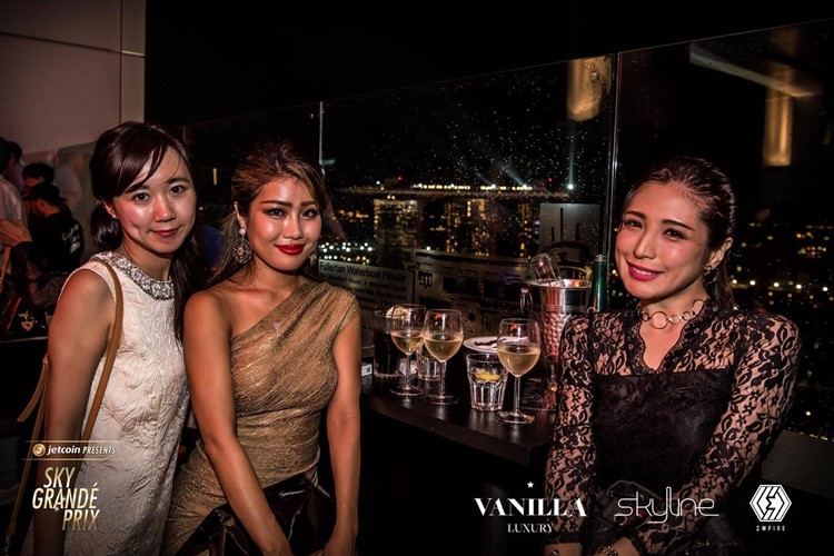 Skyline Rooftop nightclub Singapore pretty girls having fun drinking champagne sexy dresses