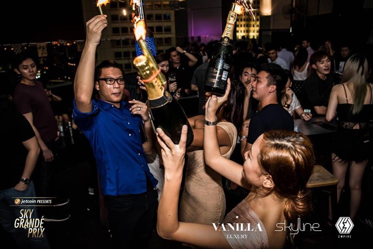 Skyline Rooftop nightclub Singapore fun night party alcohol bottles table reservation service celebrate