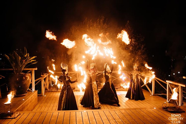 Soho Country Club Moscow fire work show dancers live music