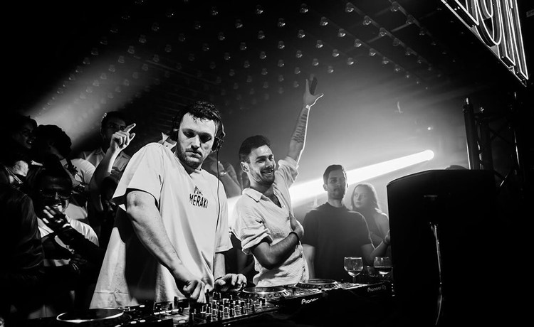 Party på Solum VIP nattklubb i Paris. Hitta promoters för gästlista i Clubbable