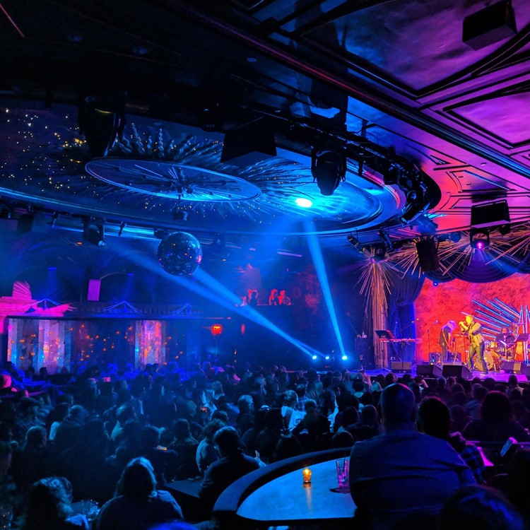 Sony Hall club NYC crowd book table seat down show