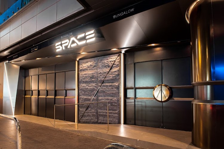 Soirée dans la boîte Space VIP à Hong Kong. Trouvez des promoteurs pour la liste des invités sur Clubbable