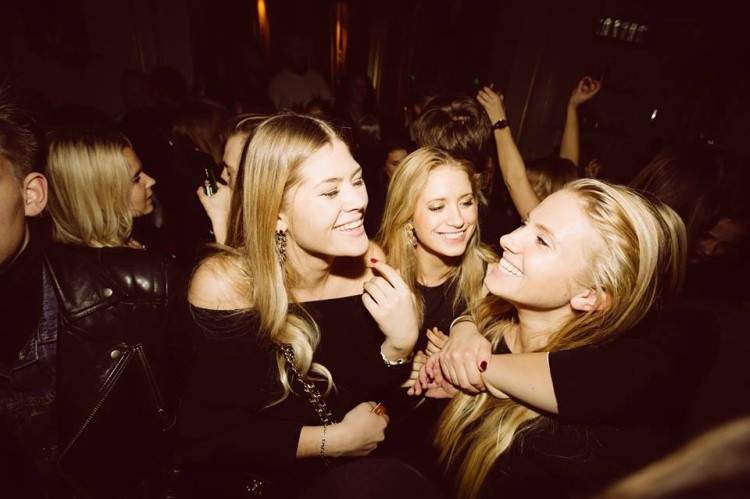 Soirée dans la boîte Spy Bar VIP à Stockholm. Trouvez des promoteurs pour la liste des invités sur Clubbable