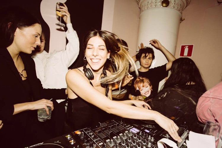 Soirée dans la boîte Spy Bar VIP à Stockholm. Trouvez des promoteurs pour la liste des invités sur Clubbable