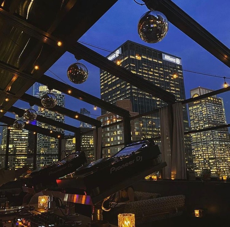 Party at Starchild VIP nightclub in New York. Find promoters for guest list in Clubbable