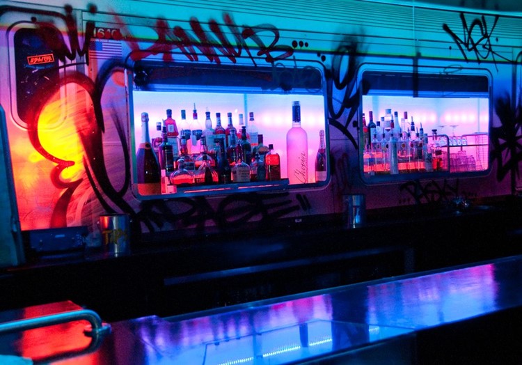 Party at Station 1640 VIP nightclub in Los Angeles. Find promoters for guest list in Clubbable