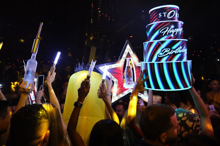 Story nightclub in Miami hen bachelor birthday celebration parade vip table book now