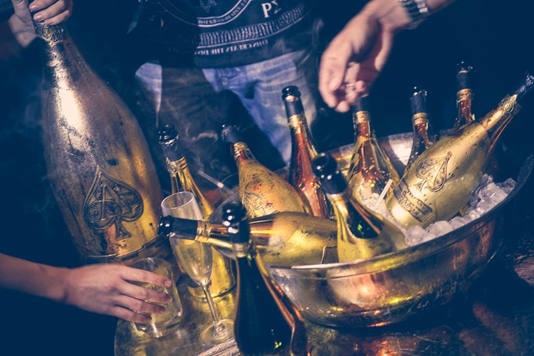 Soirée dans la boîte Sturecompagniet VIP à Stockholm. Trouvez des promoteurs pour la liste des invités sur Clubbable