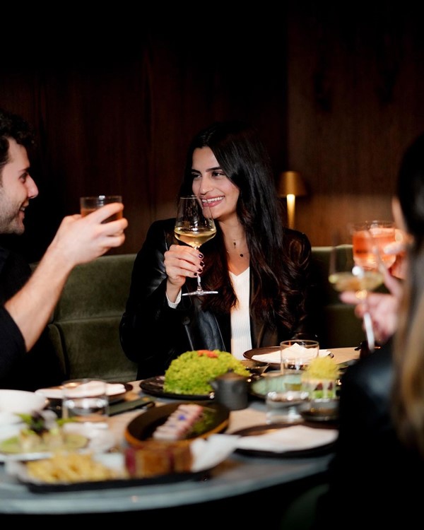 Sumosan club Dubai pretty brunette lady enjoying dinner cocktails guest list fun nightout