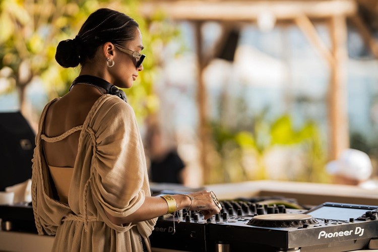 Surf Club Dubai female dj day party sun holiday clubbing 